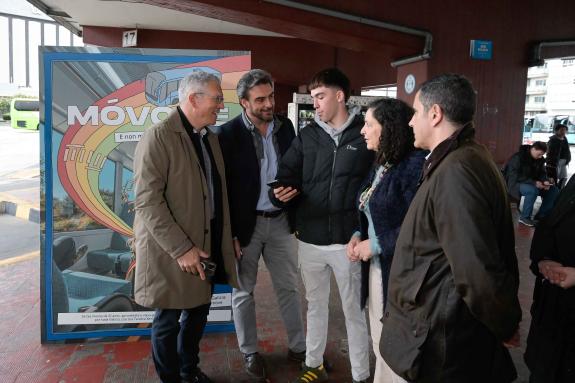 Imaxe da nova:A Xunta activa na Coruña a tarxeta Xente Nova no móbil para facilitarlle á mocidade o uso do transporte público gratuíto