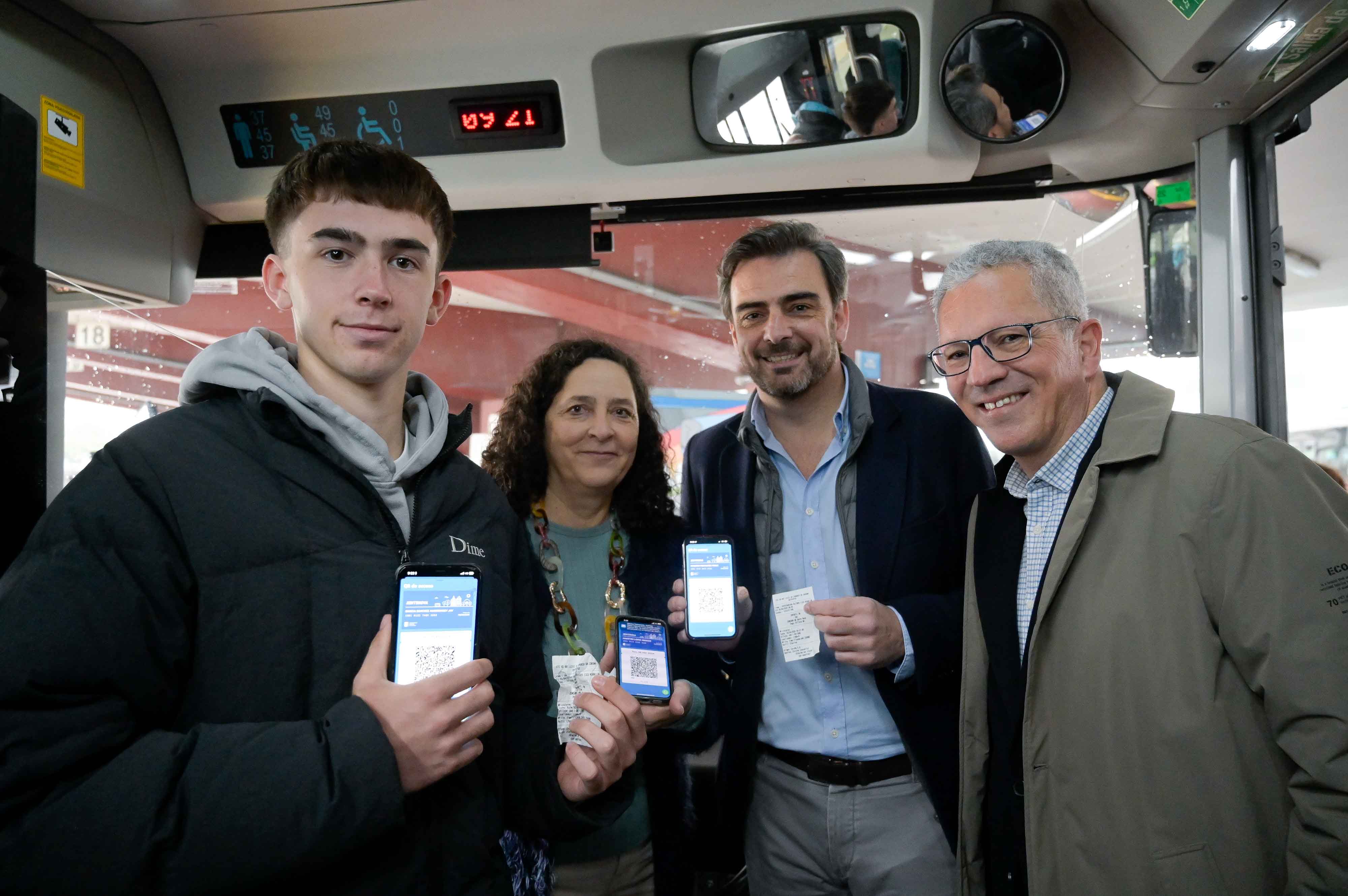 Image 1 of article A Xunta activa na Coruña a tarxeta Xente Nova no móbil para facilitarlle á mocidade o uso do transporte público gratuíto