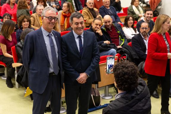 Imagen de la noticia:Román Rodríguez agradece la contribución de Manuel Portas a la mejora de la calidad de la enseñanza en Galicia durante cuatr...