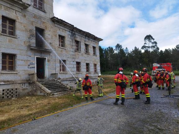 Imagen de la noticia:La Xunta y la Unidad Militar de Emergencias refuerzan su colaboración y coordinación en la lucha contra los incendios forest...