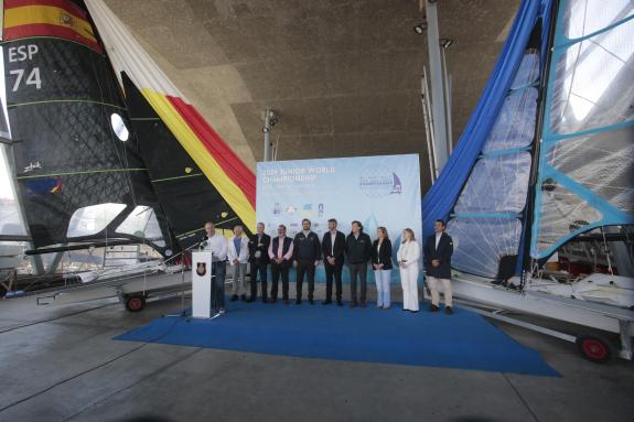 Imagen de la noticia:Diego Calvo pone en valor el auge de la vela gallega con nuevas promesas a las que augura éxitos olímpicos