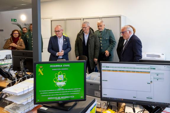 Imagen de la noticia:El director xeral de Mobilidade visitó las instalaciones provisionales del destacamento de Tráfico en Santiago de Compostela