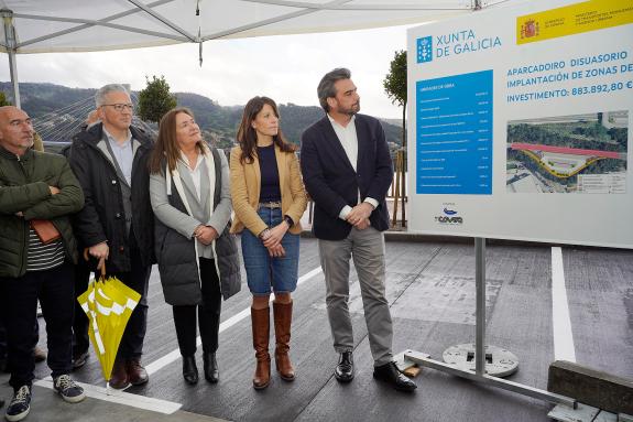 Imagen de la noticia:La Xunta pone en servicio el nuevo aparcamiento disuasorio de Domaio en Moaña, que cuenta con un total de 75 plazas de estac...