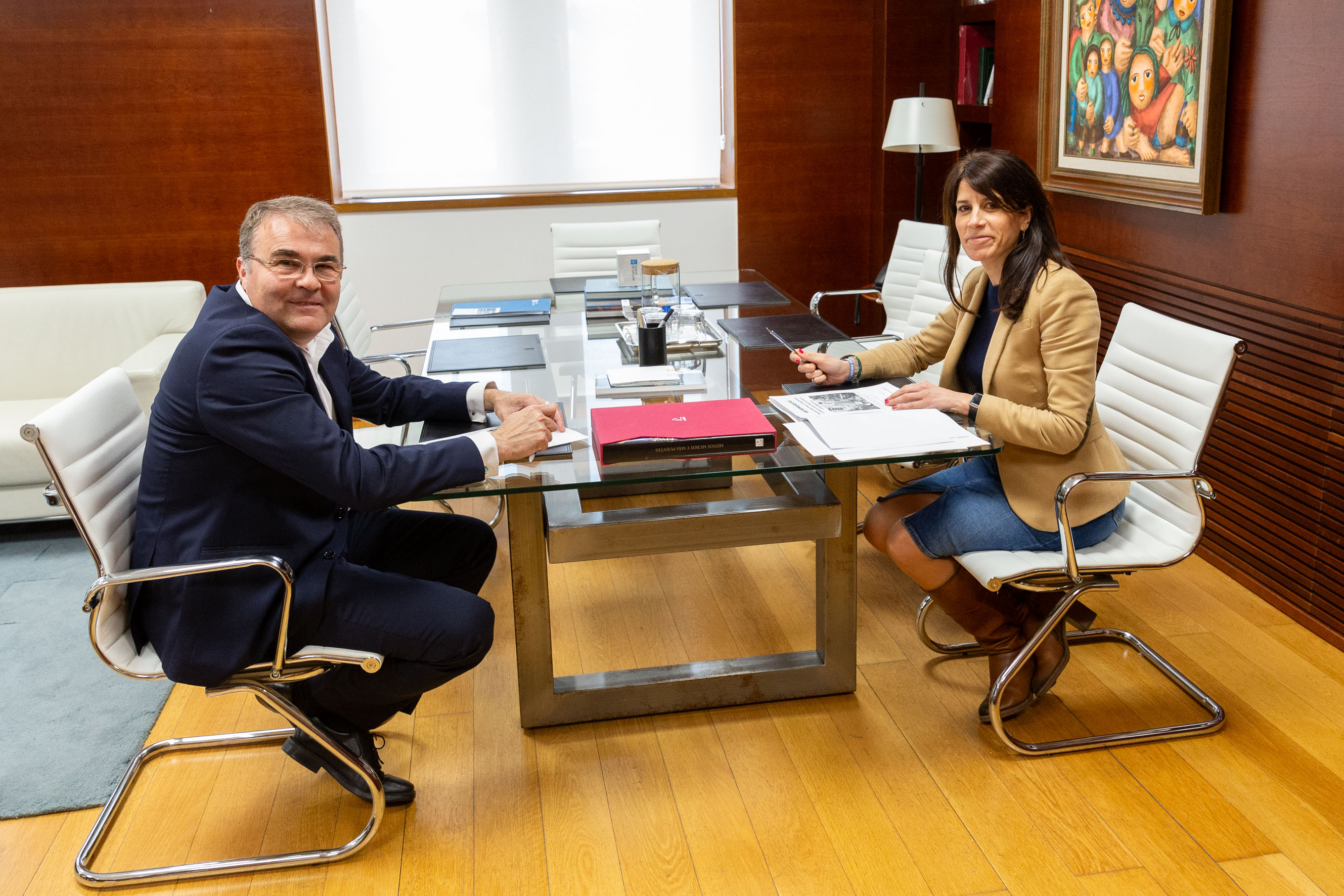 Image 1 of article María Martínez Allegue reúnese co alcalde de Castro de Rei