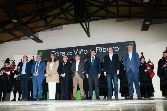 Imagen de la noticia:La Xunta destaca su apuesta por la promoción y la recuperación del territorio para poner en valor el sector vitivinícola gal...
