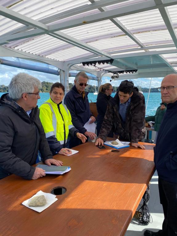 Imaxe da nova:A directora do Intecmar participa nunha auditoría da Unión Europea para avaliar o sistema de control na produción de moluscos bival...