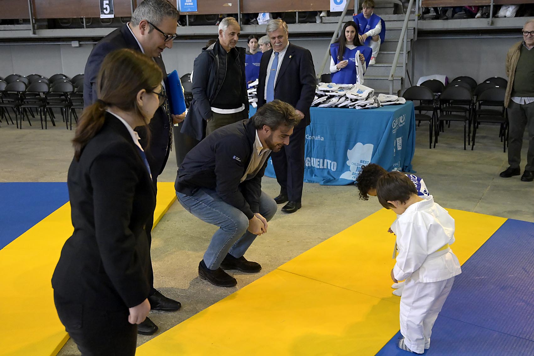 Imagen del artículo Diego Calvo recolle o premio concedido á Xunta na 36ª edición do Trofeo de judo Miguelito