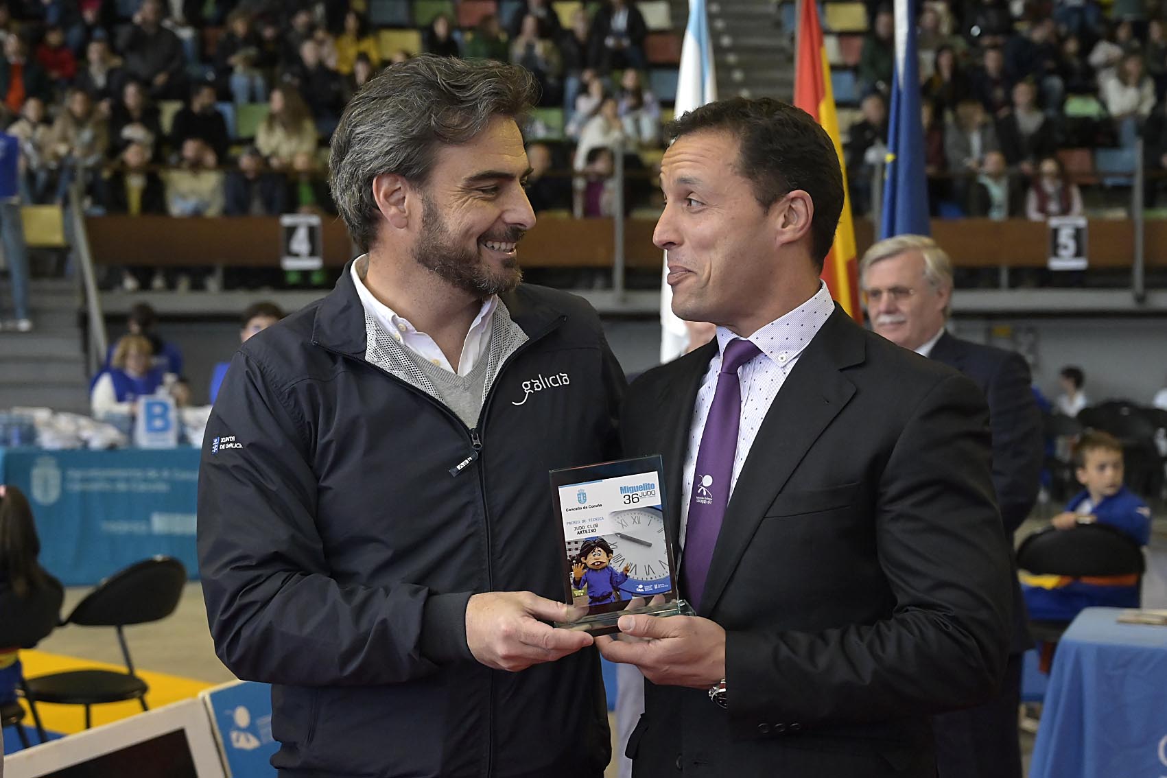 Image 3 of article Diego Calvo recolle o premio concedido á Xunta na 36ª edición do Trofeo de judo Miguelito