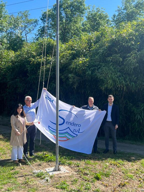 Imagen de la noticia:El delegado territorial de la Xunta en Pontevedra visita la senda del río Tea, galardonada recientemente con la Bandera Send...