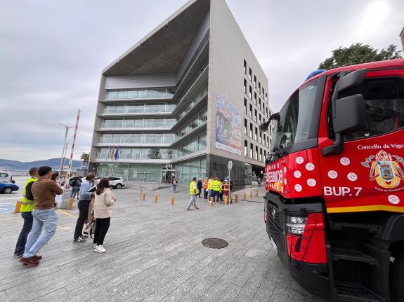 Imaxe da nova:A delegación da Xunta en Vigo acolle o simulacro de emerxencia no edificio administrativo