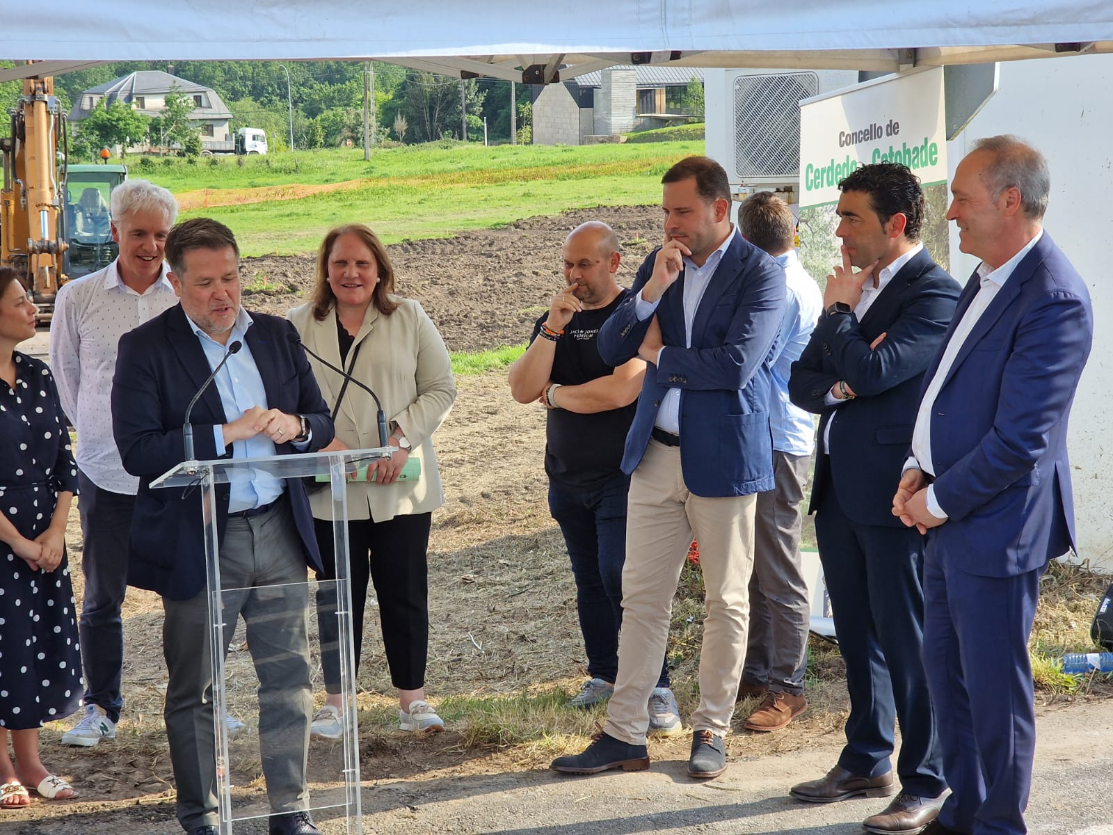 Image 2 of article A Xunta asiste ao inicio das obras da nova residencia e centro de día municipal de Carballedo, en Cerdedo-Cotobade