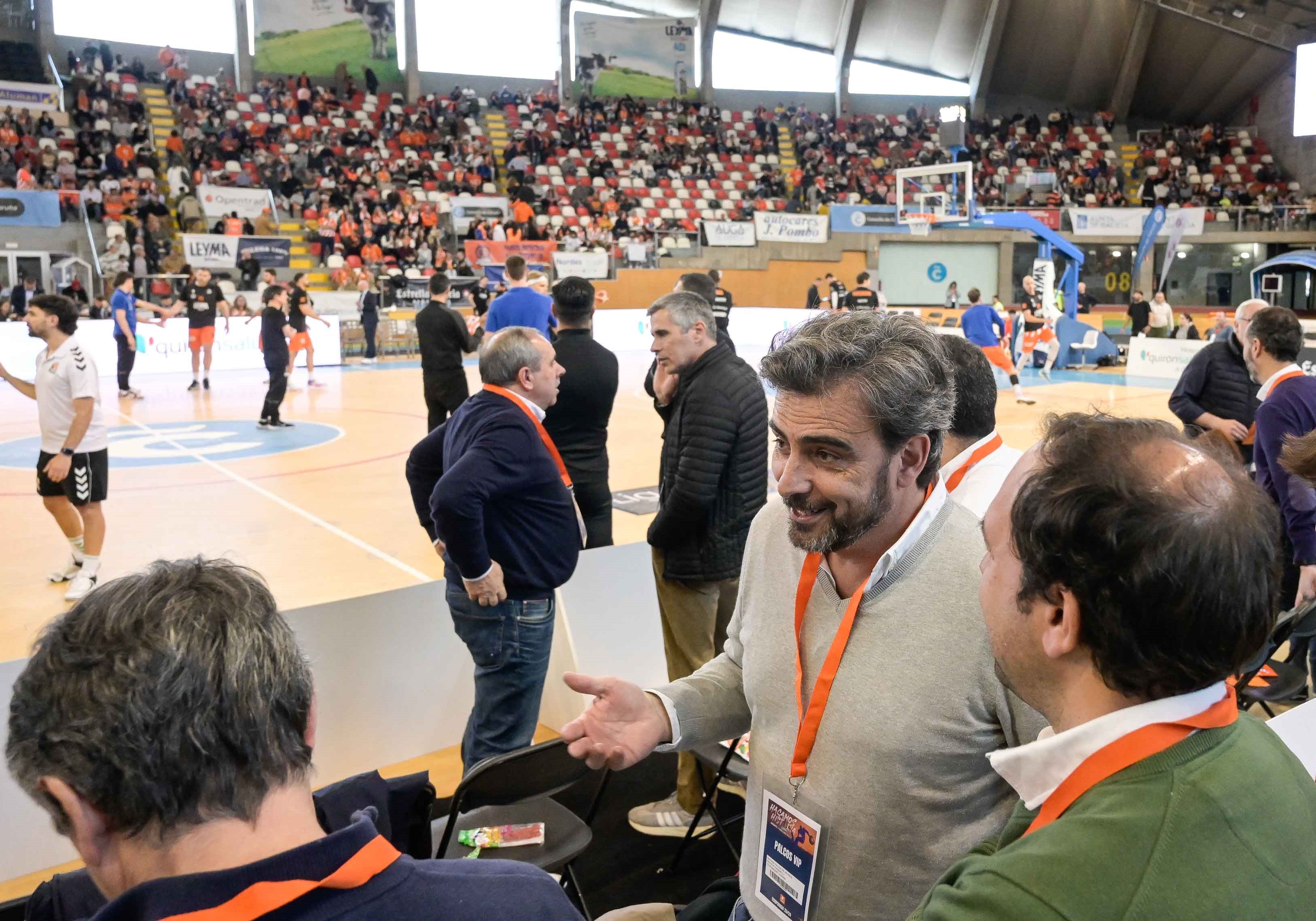 Image 1 of article Diego Calvo asiste ao partido da LEB Oro entre o Leyma Coruña e o Amics Castelló