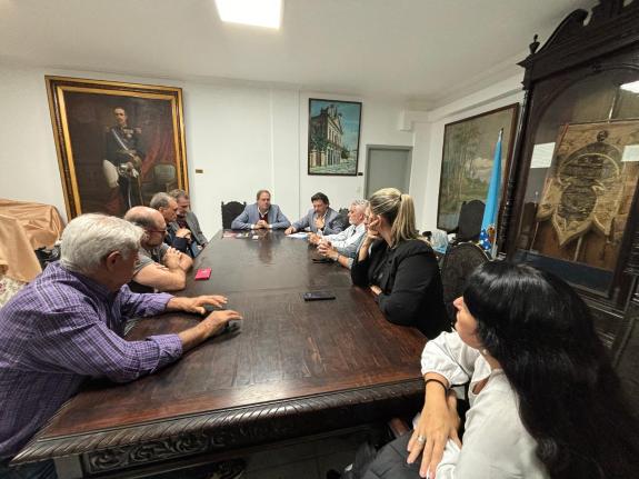 Imagen de la noticia:Miranda visita el Centro Español de Santos para reforzar la colaboración e impulsar proyectos culturales