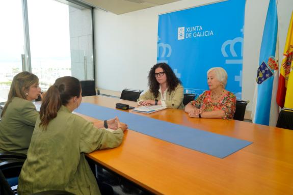 Imagen de la noticia:La Xunta concede más de 2 M€ para programas de conciliación y de atención a mujeres vulnerables