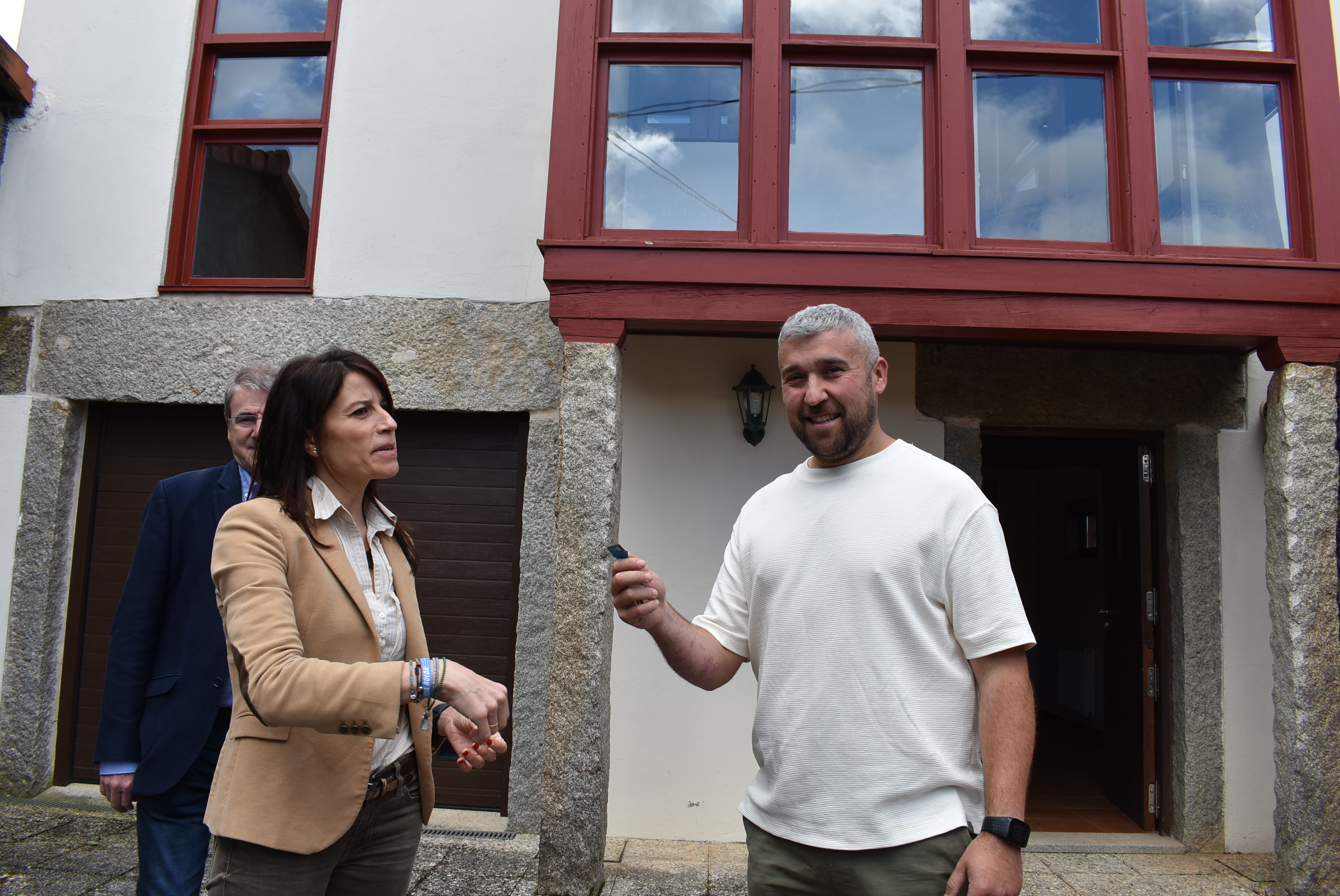 Image 0 of article A Xunta fai entrega dunha vivenda de promoción pública, en réxime de alugueiro en Parderrubias, no concello da Merca